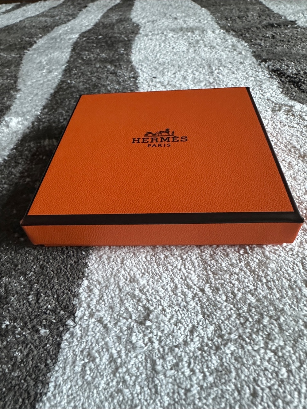 Hermes bracelet pouch, box and  ribbon 3.75” x 3.75” - Picture 4 of 5